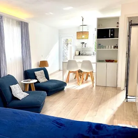 Loft Centrico De Diseno En Con Patio كاذاكيس