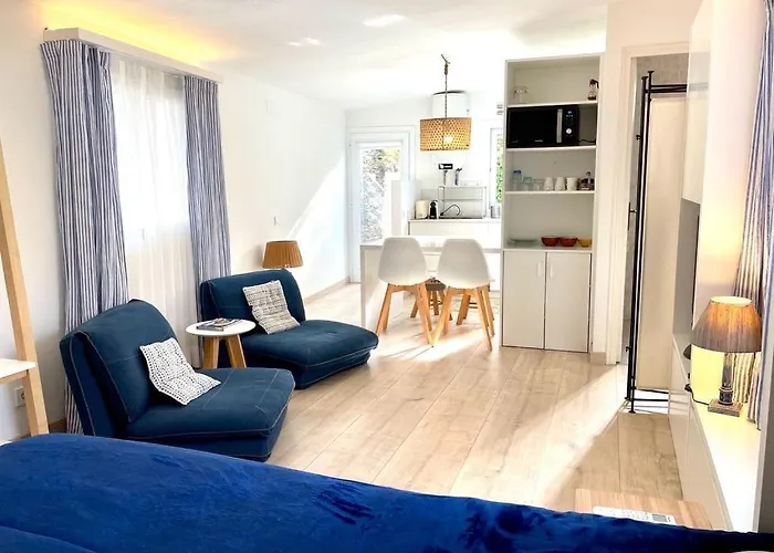 Loft Centrico De Diseno En Con Patio 카다케스