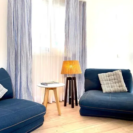 Loft Centrico De Diseno En Con Patio *